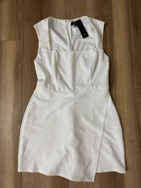 Lulu's White Sleeveless Square-Neck Romper